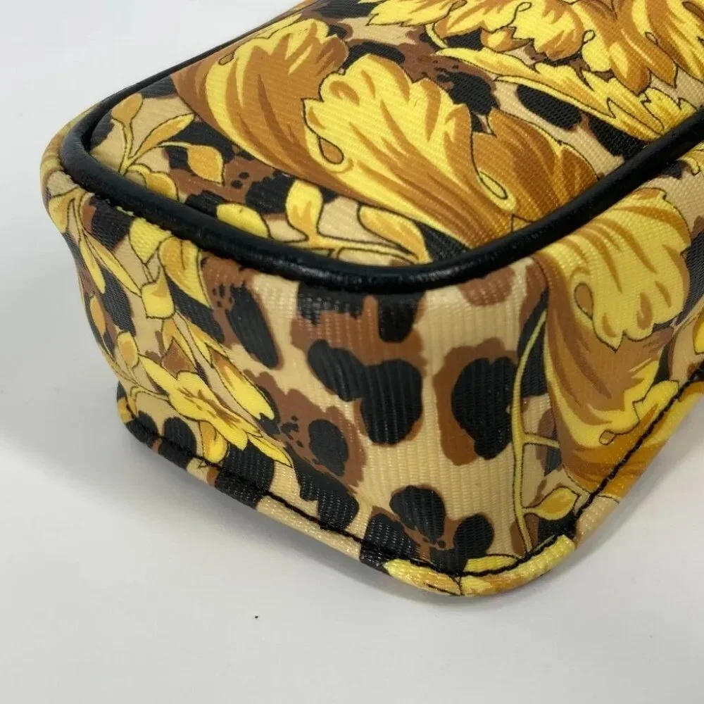 Auth VERSACE Pochette bag vintage Leopard print Chain mobile case Shoulder Bag